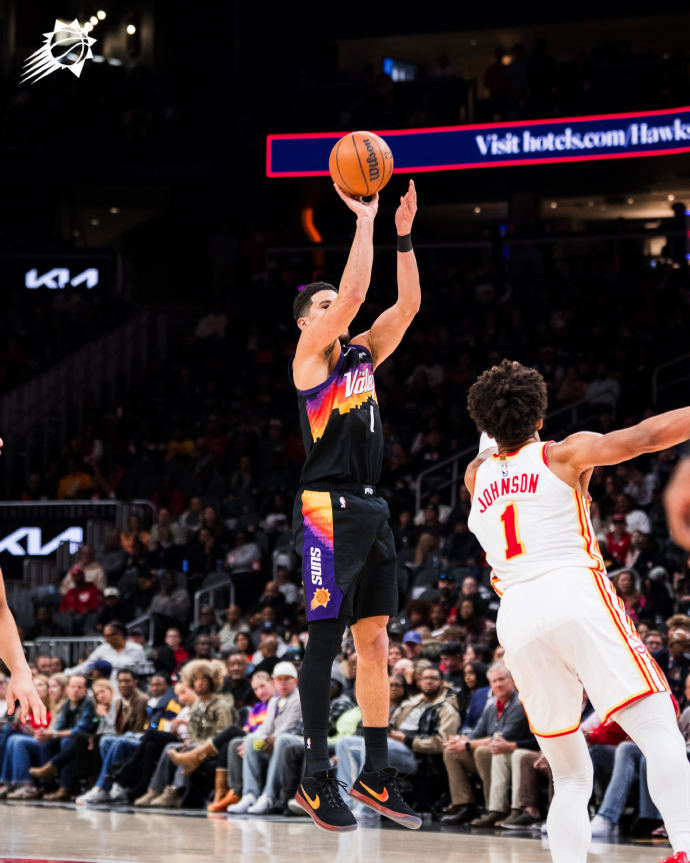 Kaiyun开云中国官网-太阳不敌老鹰，3连胜被终结！布克31分伤退，格林刚复出再次受伤|三分球|德雷蒙德·格林|菲尼克斯太阳队|洛杉矶湖人队|明尼苏达森林狼队_新浪体育_新浪新闻