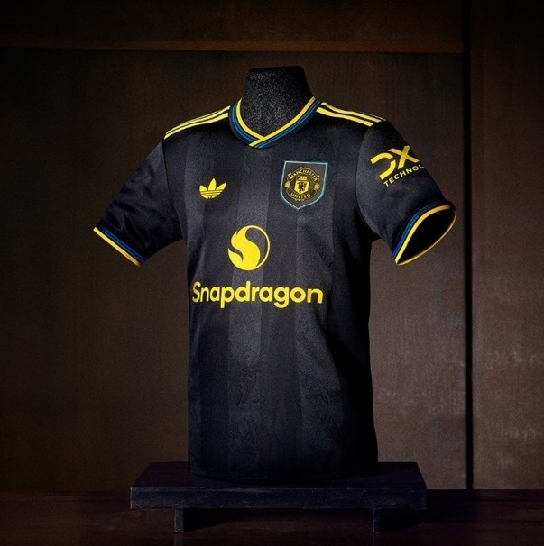 Kaiyun网页版-曼联官方：客战枪手将穿黑色球衣；上次联赛客胜枪手还是穆帅时期